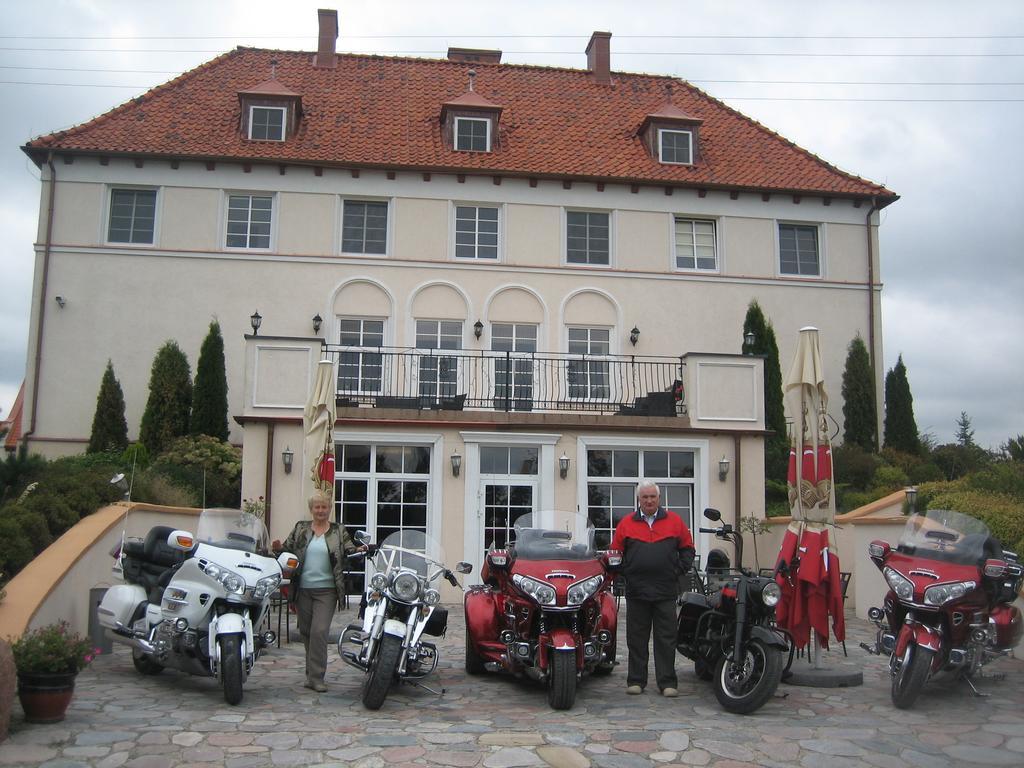 Gosciniec Rycerski Bed and Breakfast Paprotki Exteriör bild
